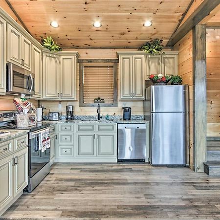 Villa Smoky Mountain Hideaway With Hot Tub, Deck And Views! Gatlinburg Exterior foto