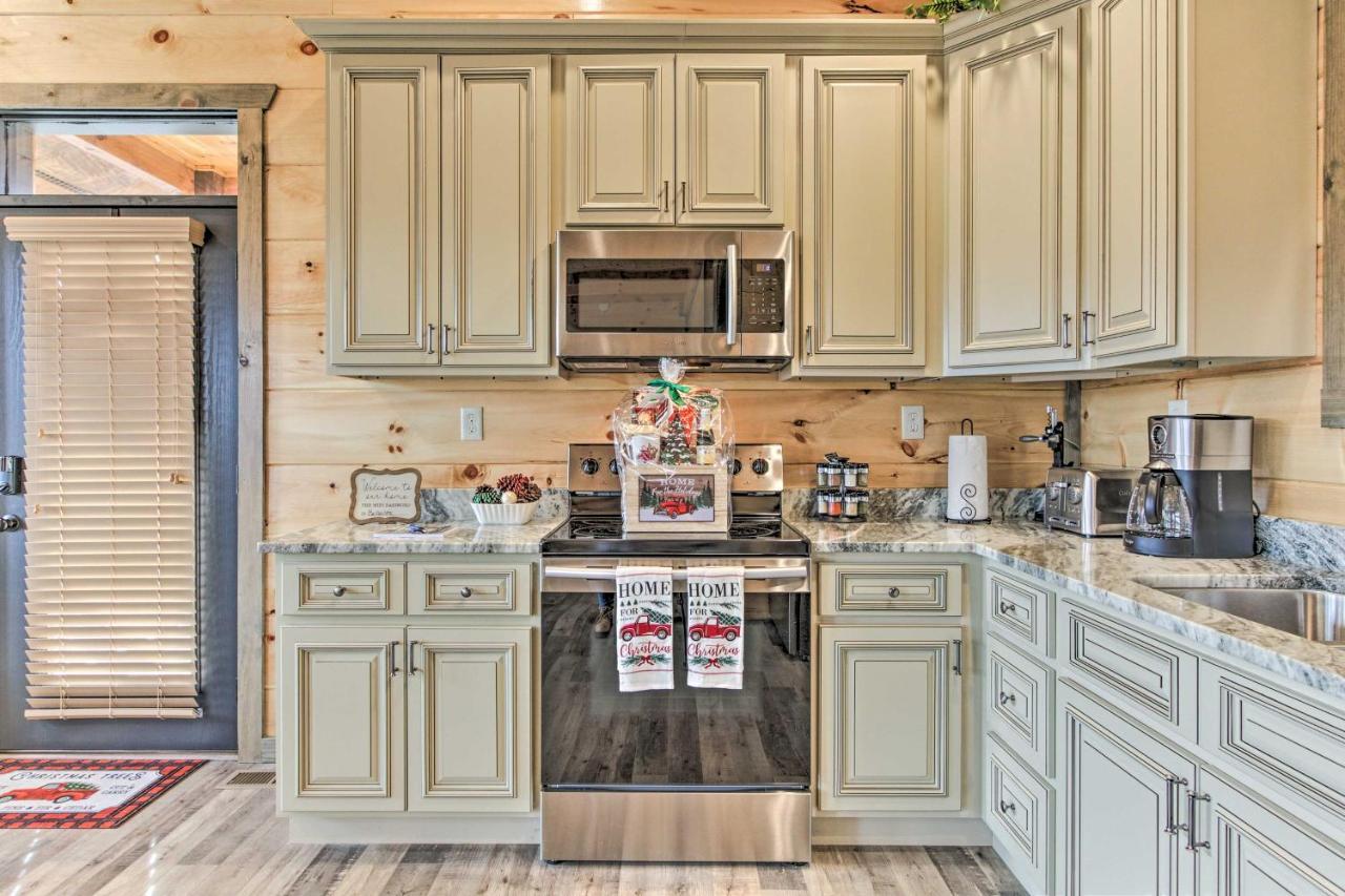 Villa Smoky Mountain Hideaway With Hot Tub, Deck And Views! Gatlinburg Exterior foto
