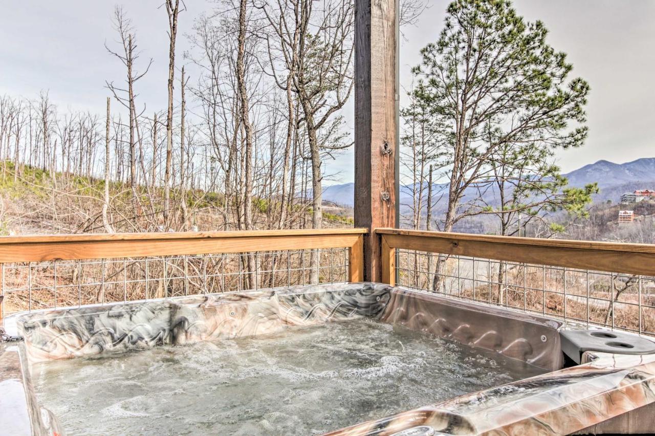 Villa Smoky Mountain Hideaway With Hot Tub, Deck And Views! Gatlinburg Exterior foto
