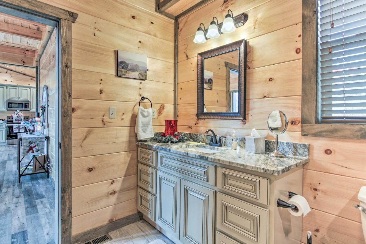 Villa Smoky Mountain Hideaway With Hot Tub, Deck And Views! Gatlinburg Exterior foto