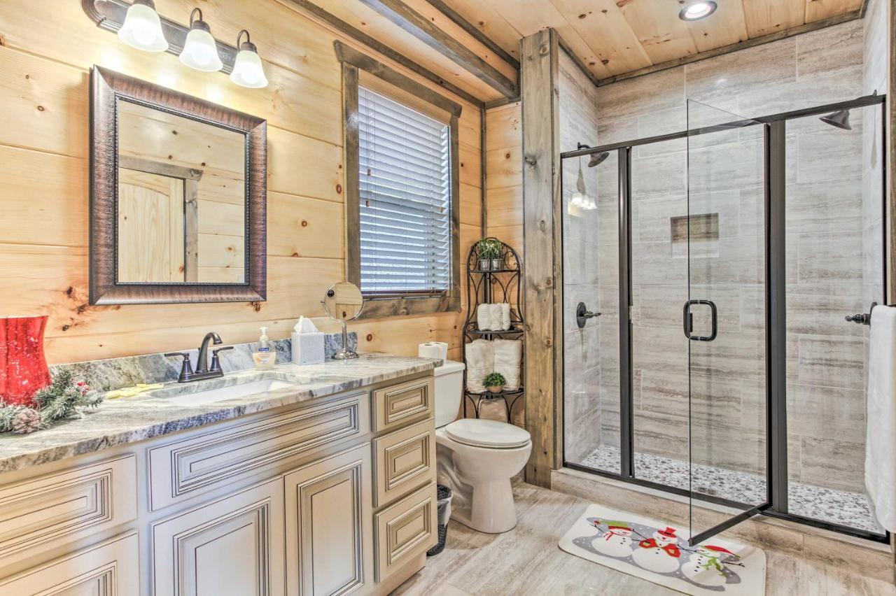 Villa Smoky Mountain Hideaway With Hot Tub, Deck And Views! Gatlinburg Exterior foto