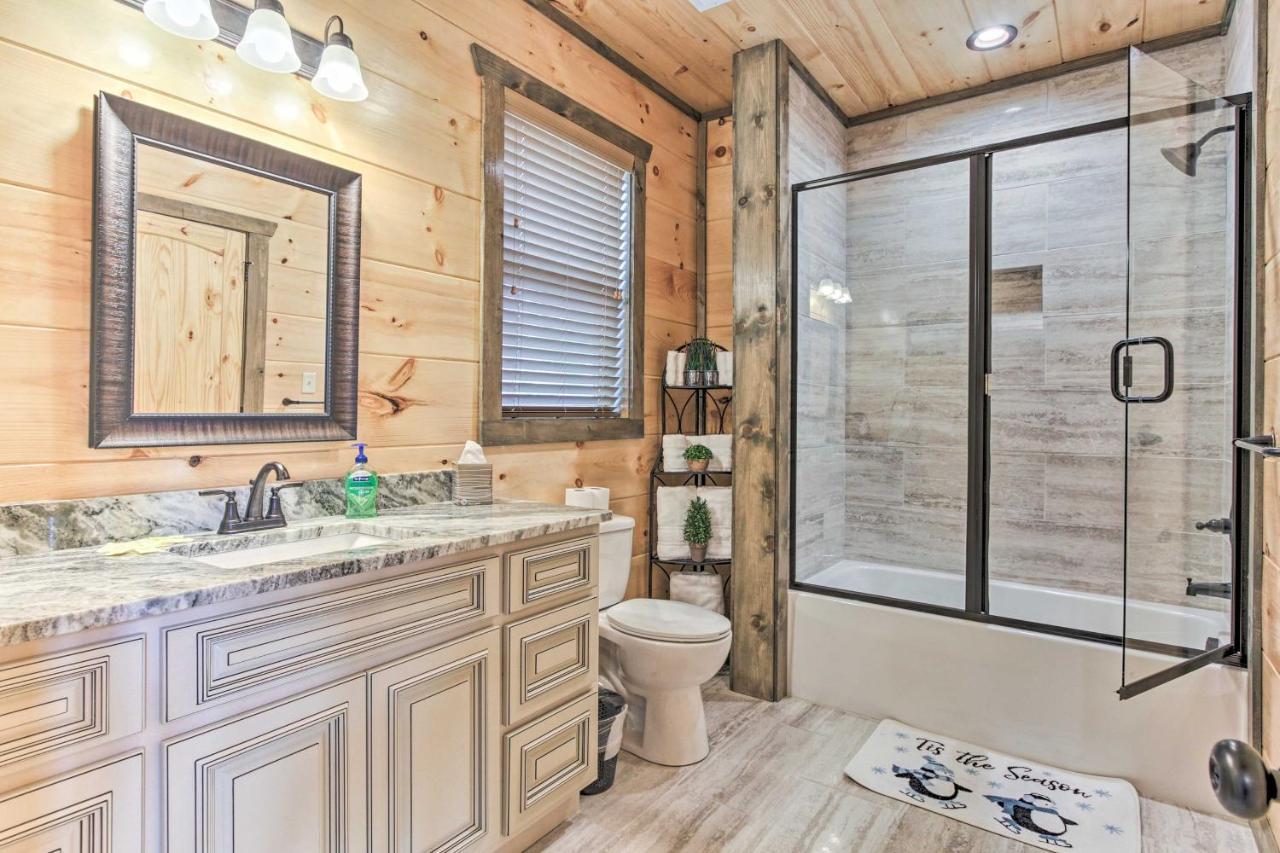 Villa Smoky Mountain Hideaway With Hot Tub, Deck And Views! Gatlinburg Exterior foto